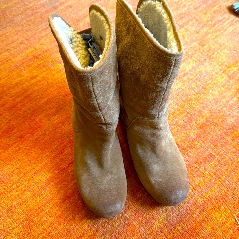 COPY - Ugg suede shearling boots US 10 TAN